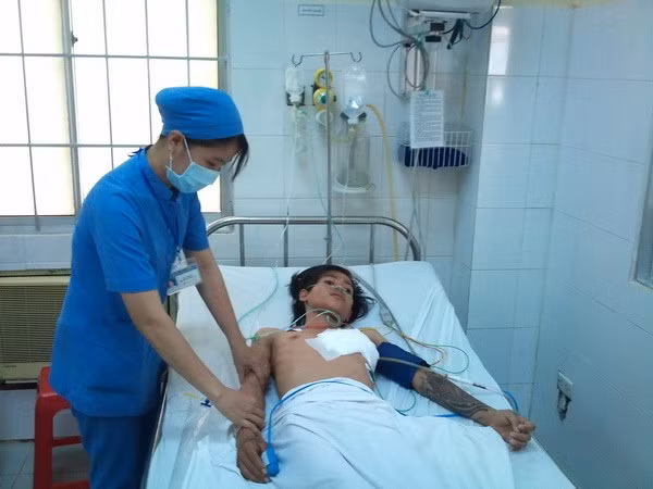  Cứu sống một trường hợp bị đâm thủng tim ảnh 1