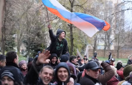 Moskva sẽ làm hết sức để bảo vệ người Nga ở Ukraine ảnh 1