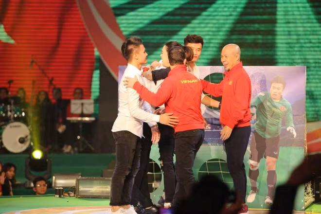 'Siêu phẩm' penalty của 3 hot boy Xuân Trường, Quang Hải, Tiến Dũng U23 Việt Nam ảnh 4
