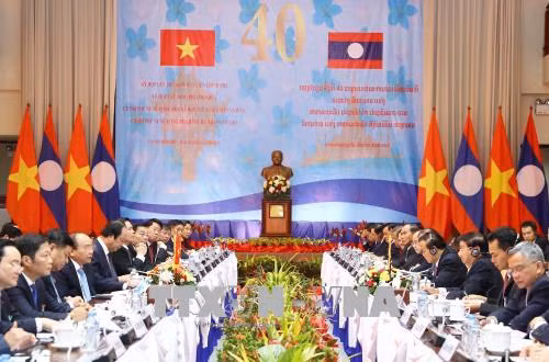 Thủ tướng kết thúc tốt đẹp chuyến tham dự và chủ trì Kỳ họp Ủy Ban liên Chính phủ Việt Nam - Lào ảnh 1