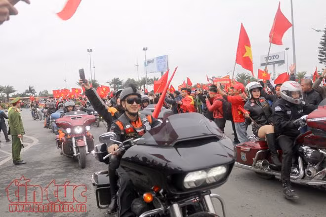 Dàn mô tô 'khủng' đón đoàn U23 Viêt Nam ảnh 4