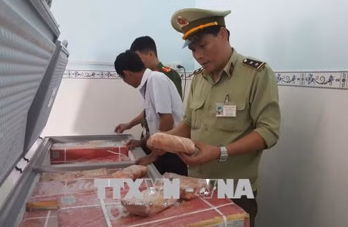 Thu giữ 1,6 tấn thực phẩm đông lạnh xuất xứ từ nước ngoài chưa qua kiểm dịch ảnh 1