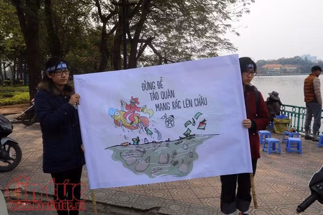 Nhà sư, chàng thanh niên Mỹ cùng chung tay 'thả cá văn minh' ảnh 9