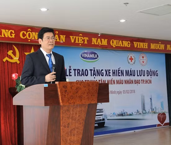 Vinamilk tặng xe hiếu máu 1 tỷ đồng cho trung tâm hiến máu nhân đạo TP.HCM ảnh 1