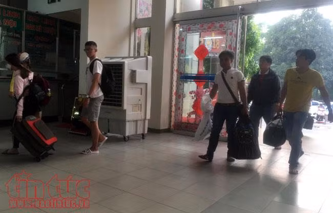 Nhiều tuyến đường TP Hồ Chí Minh ùn tắc những ngày giáp Tết ảnh 3