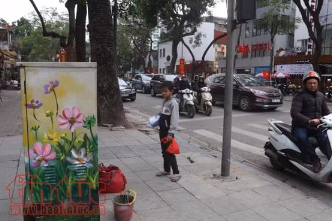 Những bốt điện bừng sáng bởi 'tranh hoa' ảnh 5