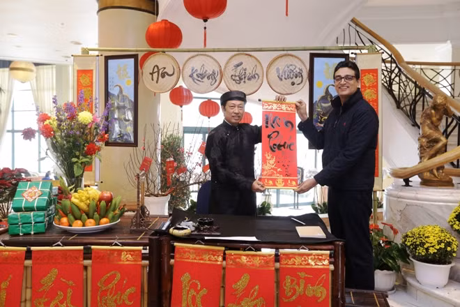 'Góc thư pháp' mang nét văn hoá Việt tới với du khách nước ngoài ảnh 3