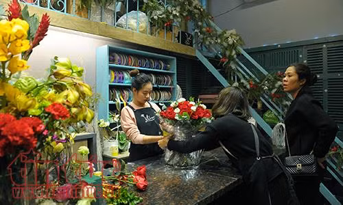 Để hoa tươi trong 7 ngày Tết nhất định phải biết những bí quyết này ảnh 1