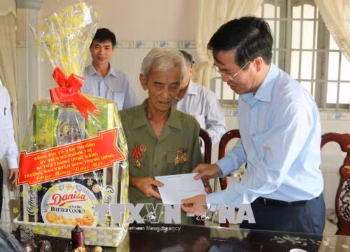Đồng chí Võ Văn Thưởng thăm, chúc Tết Bộ Tư lệnh Vùng 2 Hải quân ảnh 1