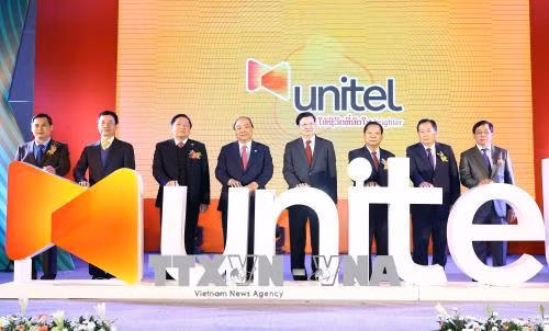 Thủ tướng Nguyễn Xuân Phúc và Thủ tướng Lào tới thăm Hãng viễn thông Star Telecom ảnh 1
