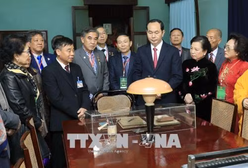 Chủ tịch nước Trần Đại Quang và đại biểu kiều bào dâng hương tưởng nhớ Bác Hồ ảnh 2