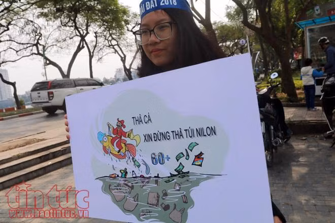 Nhà sư, chàng thanh niên Mỹ cùng chung tay 'thả cá văn minh' ảnh 10
