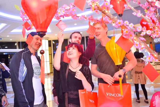 Vui tết gắn kết, sắm quà đắc lộc tại Vincom ảnh 11