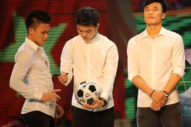 'Siêu phẩm' penalty của 3 hot boy Xuân Trường, Quang Hải, Tiến Dũng U23 Việt Nam ảnh 8