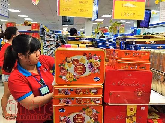 Bánh kẹo Việt cạnh tranh thị trường Tết cùng hàng ngoại nhập ảnh 1