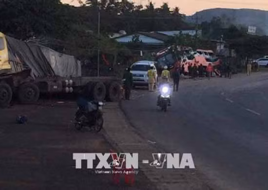 Xe tải tông vào đuôi xe khách trên đường Hồ Chí Minh, một người tử vong ảnh 1