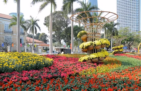 Sông Hàn Tết này đẹp lộng lẫy với con đường hoa Xuân sắc màu ảnh 3