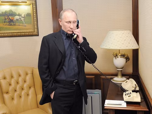 Tổng thống Putin nói không với điện thoại thông minh ảnh 1