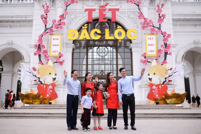 Vui tết gắn kết, sắm quà đắc lộc tại Vincom ảnh 1