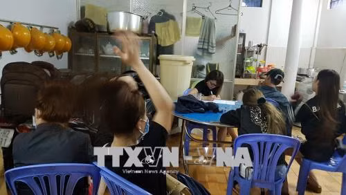 8 nam, 8 nữ thuê quán karaoke để sử dụng ma túy trái phép ảnh 1