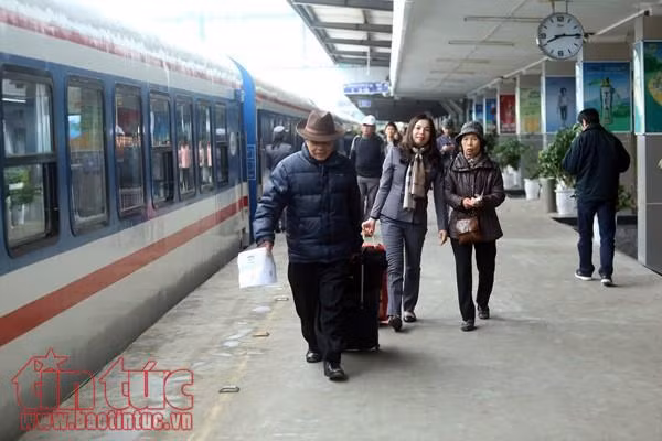 Bến xe, ga tàu, cảng hàng không sẵn sàng phục vụ hành khách ảnh 4