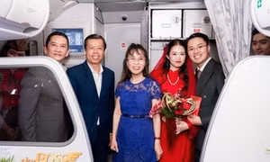 Độc đáo lễ đưa dâu ở độ cao 10.000 m trên chuyến bay của Vietjet