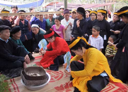 Nghi lễ đổ rượu then của đồng bào Tày ảnh 1