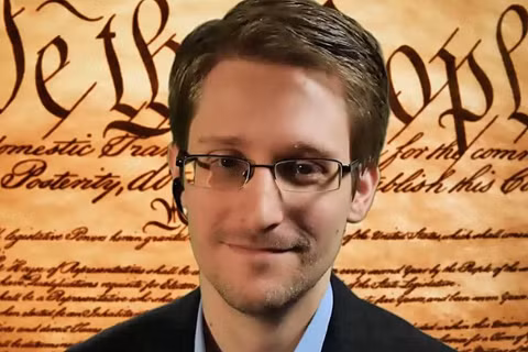 Snowden xuất hiện trước công chúng Mỹ ảnh 1