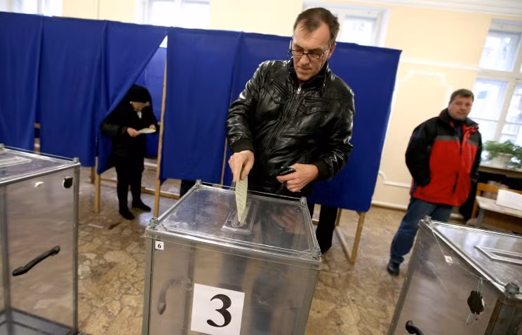 Crimea bắt đầu trưng cầu ý dân ảnh 1