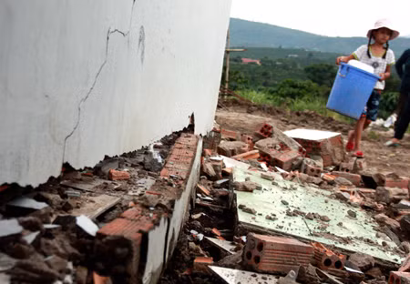 Sụt lún đất bất thường ở Hòa Bình ảnh 1