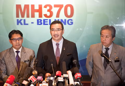 Malaysia chính thức đề nghị Indonesia giúp tìm máy bay ảnh 1