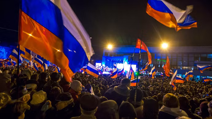 Người Crimea ăn mừng ngay trong đêm ảnh 4