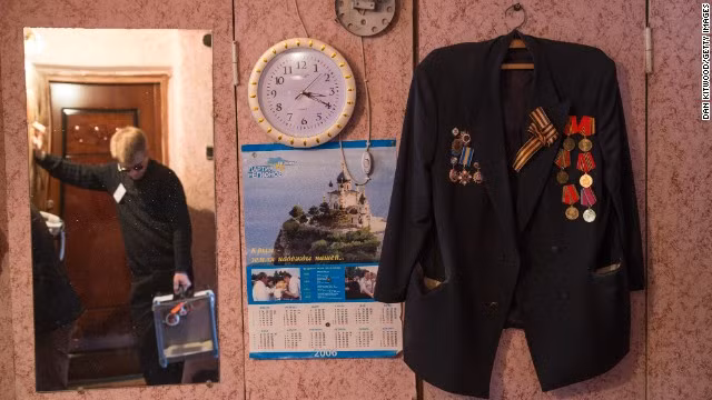 Người Crimea ăn mừng ngay trong đêm ảnh 11