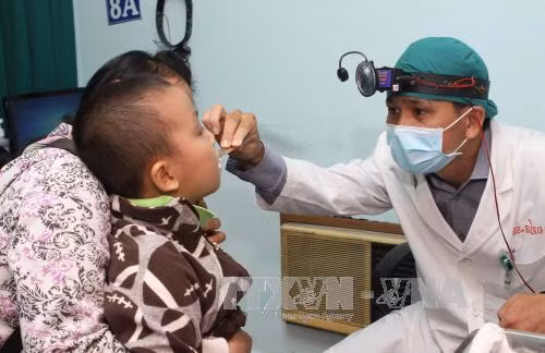 Cúm A (H1N1) dễ tấn công và lây lan khi chuyển mùa ảnh 1
