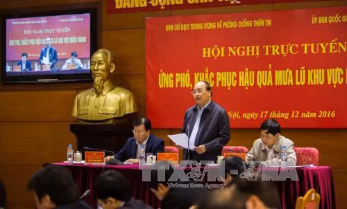 Thủ tướng Nguyễn Xuân Phúc: Không để người dân vùng lũ lụt bị đói khát ảnh 1