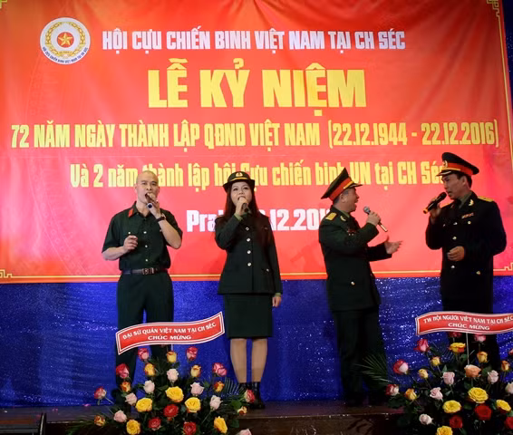 Hội cựu chiến binh tại Séc kỷ niệm Ngày truyền thống Quân đội Việt Nam ảnh 2