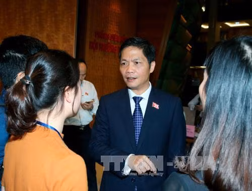 Bộ trưởng Công Thương trả lời bám sát các vấn đề được quan tâm ảnh 1