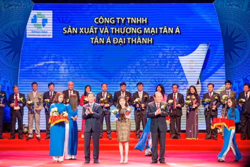 Tân Á Đại Thành "bội thu" giải thưởng dịp cuối năm 2016 ảnh 1