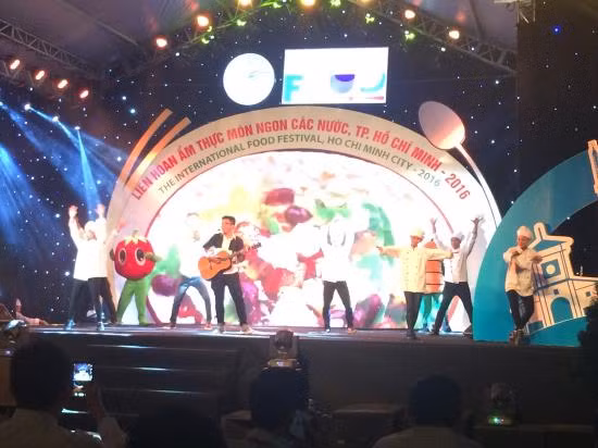 Nhiều hấp dẫn tại liên hoan ẩm thực món ngon các nước ảnh 1