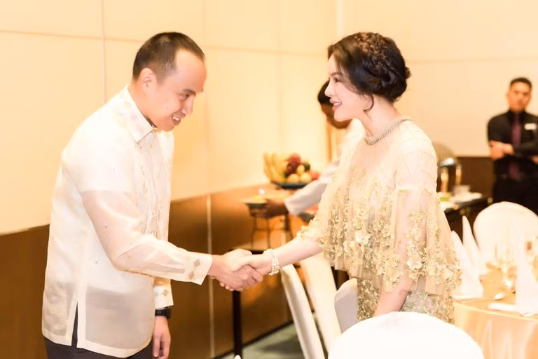 Lý Nhã Kỳ đẹp yêu kiều dự tiệc chào mừng tại Davao, Philippines ảnh 5