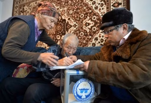 Kyrgyzstan tiến hành trưng cầu ý dân ảnh 1