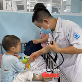 Nhiều bệnh viện phía Nam thiếu thuốc, bệnh nhi mắc tay chân miệng 'dồn' lên TP Hồ Chí Minh điều trị