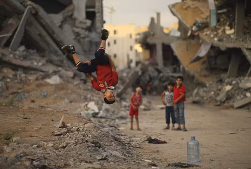 Cuộc sống tiếp diễn trên đống đổ nát tại Dải Gaza ảnh 2