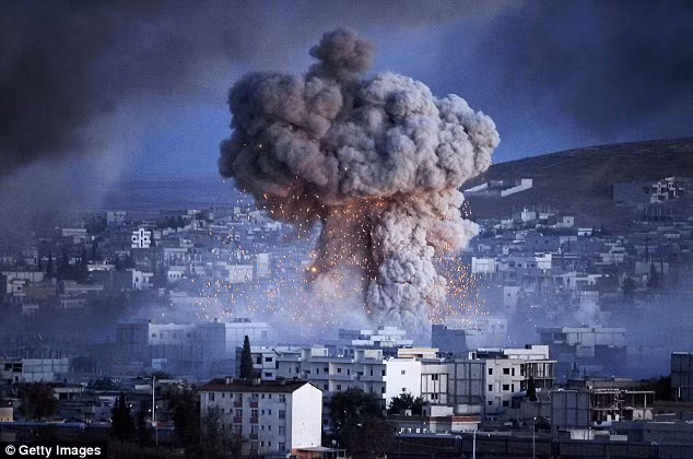 Hình ảnh không kích dữ dội nhằm vào IS ở Kobane ảnh 8