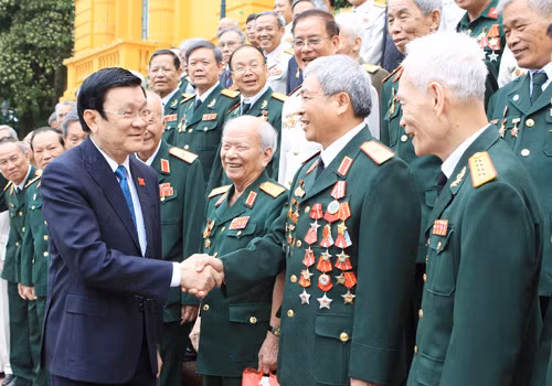 Chủ tịch nước gặp mặt Đoàn cựu chiến binh Sư đoàn I Anh hùng ảnh 1