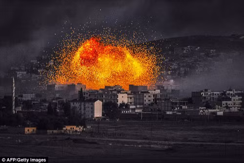 Hình ảnh không kích dữ dội nhằm vào IS ở Kobane ảnh 2