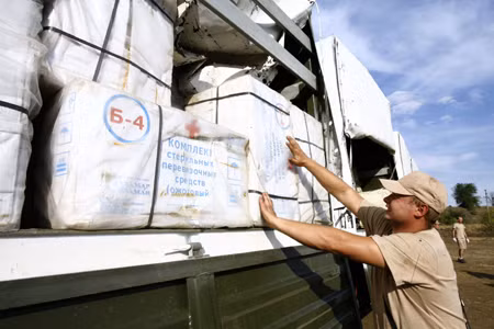 Đoàn xe cứu trợ Nga tới Lugansk suôn sẻ ảnh 1