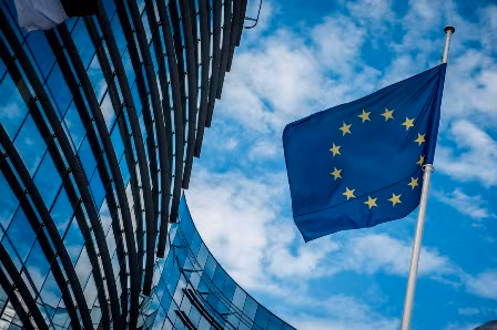 EC giải tỏa nguy cơ bế tắc về ngân sách các nước Eurozone ảnh 1