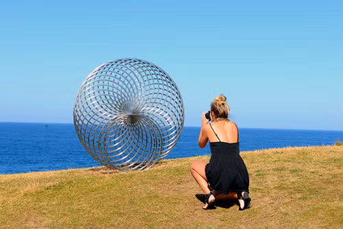 Ngỡ ngàng trước các tác phẩm bên bờ biển Australia ảnh 2