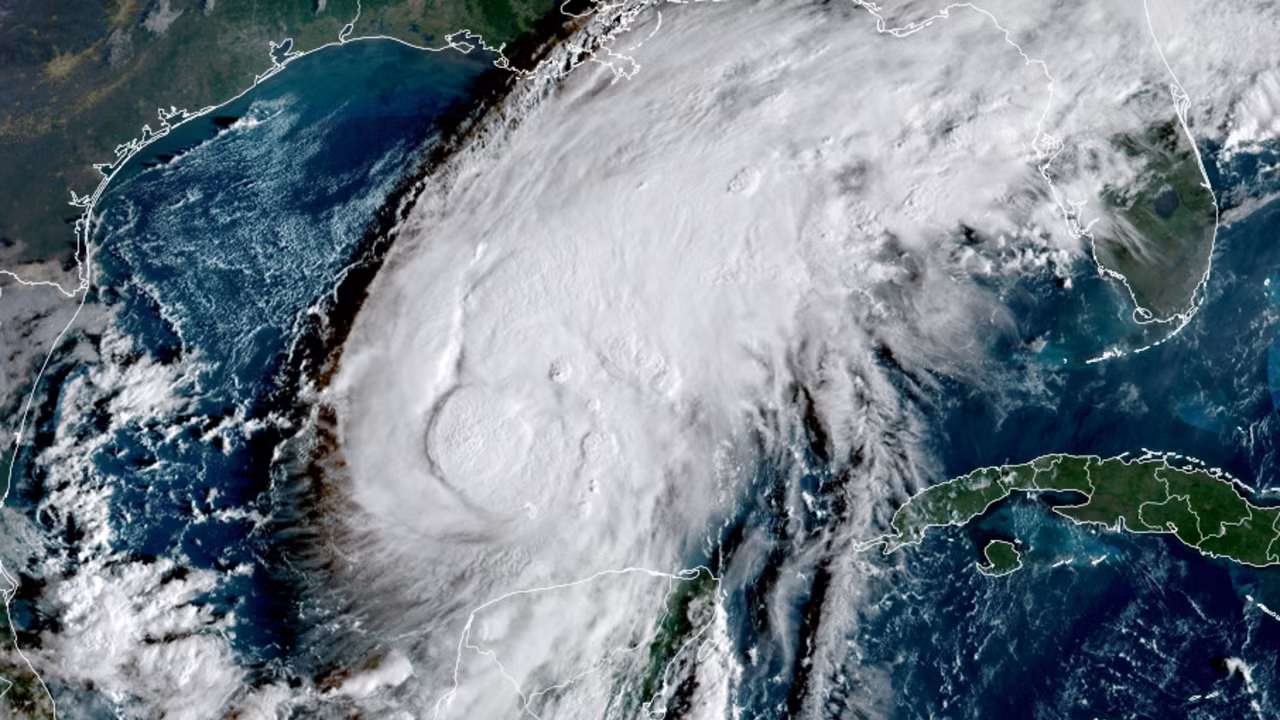 Hình ảnh vệ tinh của bão Isaias sáng 8/10. Ảnh: NOAA